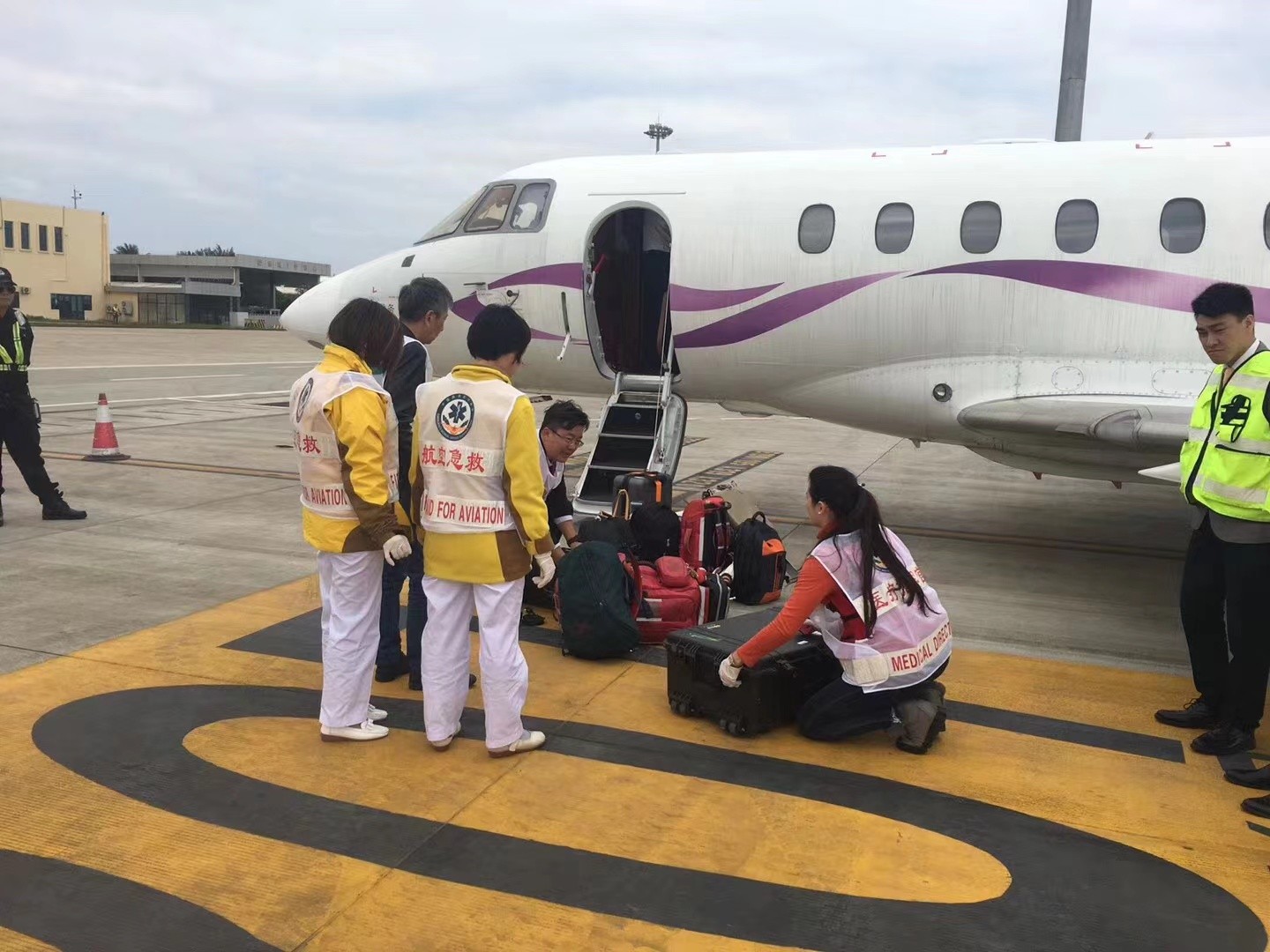 德宏香港出入境救护车出租